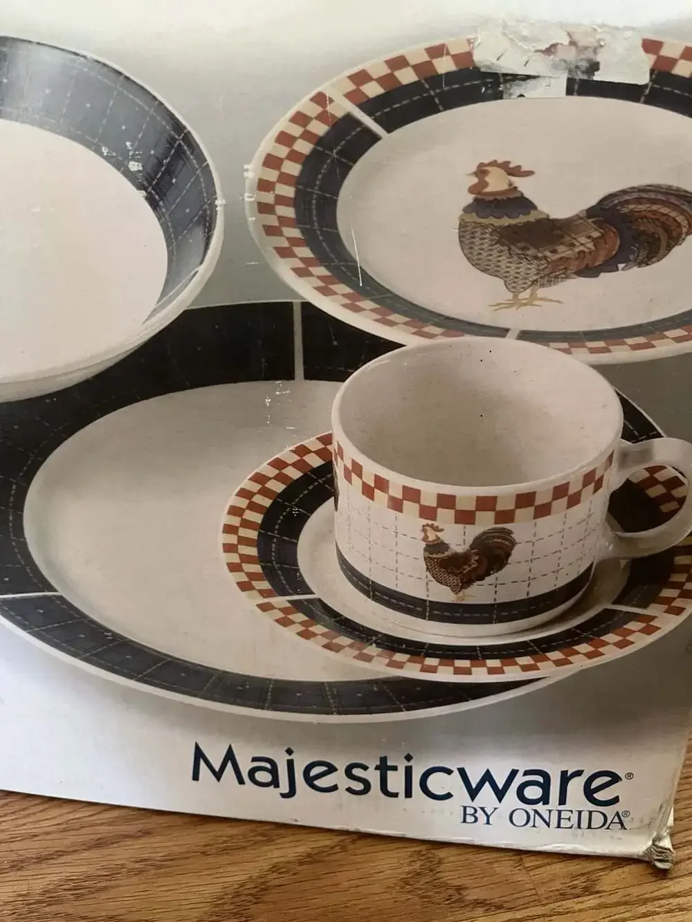 Majesticware by Oneida Calico Rooster 19-Piece Dinnerware Set